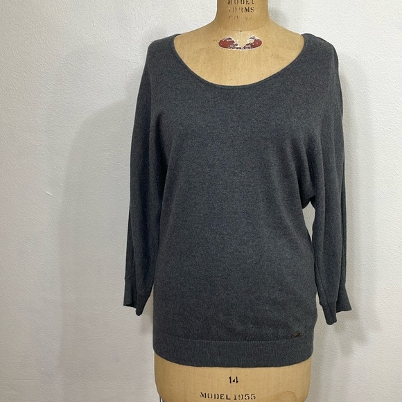 Guess dark gray tunic sweater w scoop neck and black lace back - Picture 2 of 10